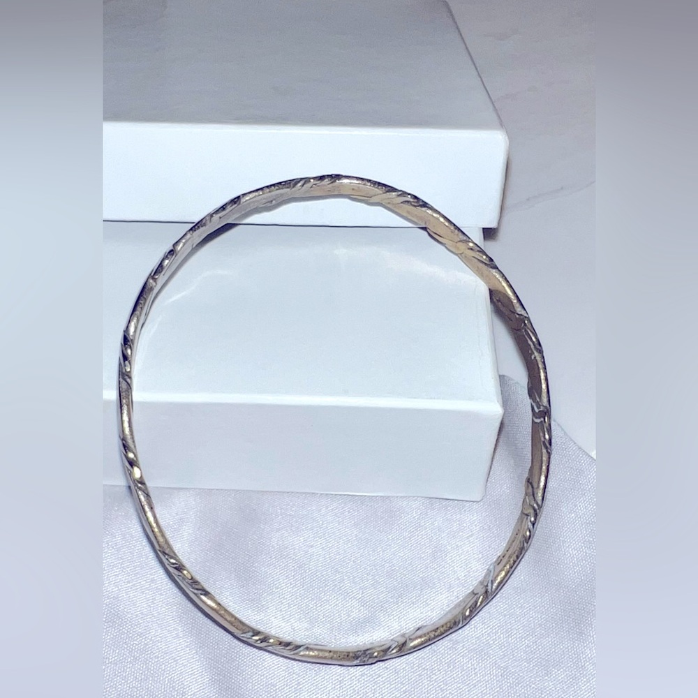 SOLD:Vintage MexicanWeave Oval 1/4”W,2.75”D SS Bangle, STAMPED 925Mexico